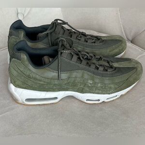 Nike Air Max 95 SE sz 12 Olive
Canvas AJ2018-300